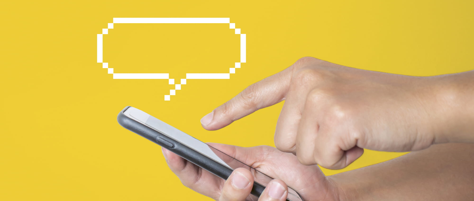 A hand is touching a phone. In the yellow background pops up a speech bubble. Copyright: iStock/Phira Phonruewiangphing