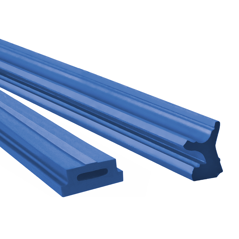 Zwei blaue extrudierte Elastomerdichtungen mit unterschiedlichen Querschnittsgeometrien.